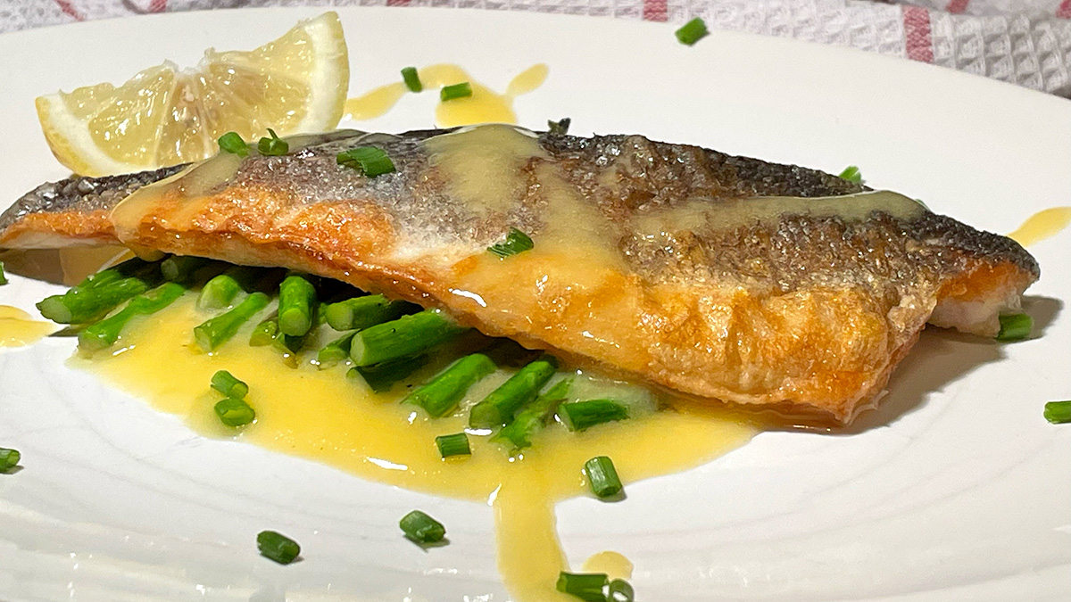 sea bass with beurre blanc sauce and asparagus