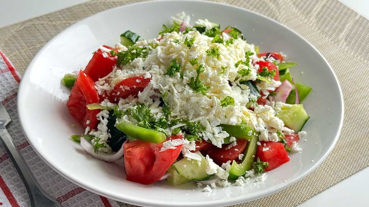 bulgarian_salad_featured